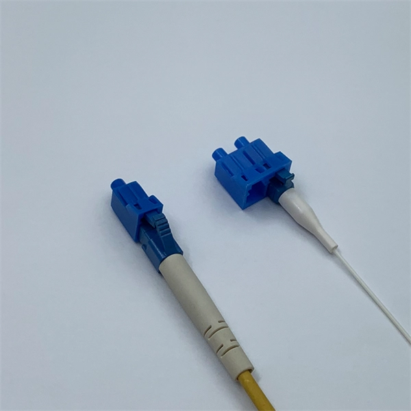 Explosion-proof distribution box with top inlet and top outlet