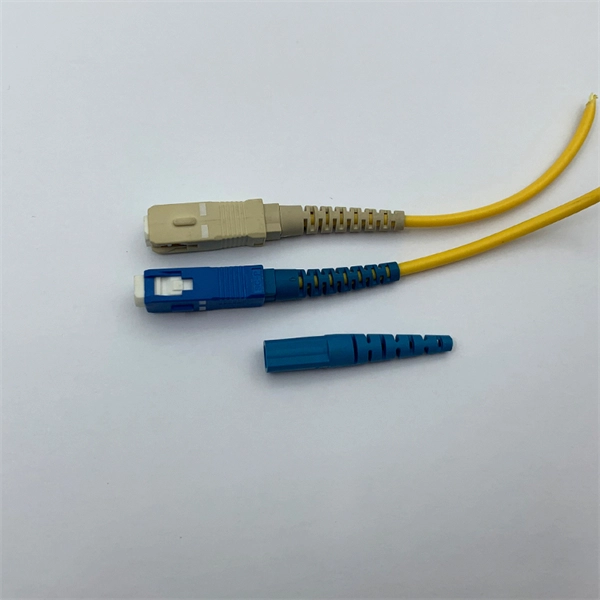 Fiber optic patch cord pigtail round connector