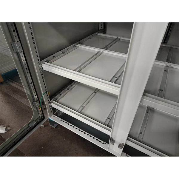 Lights on cable trays