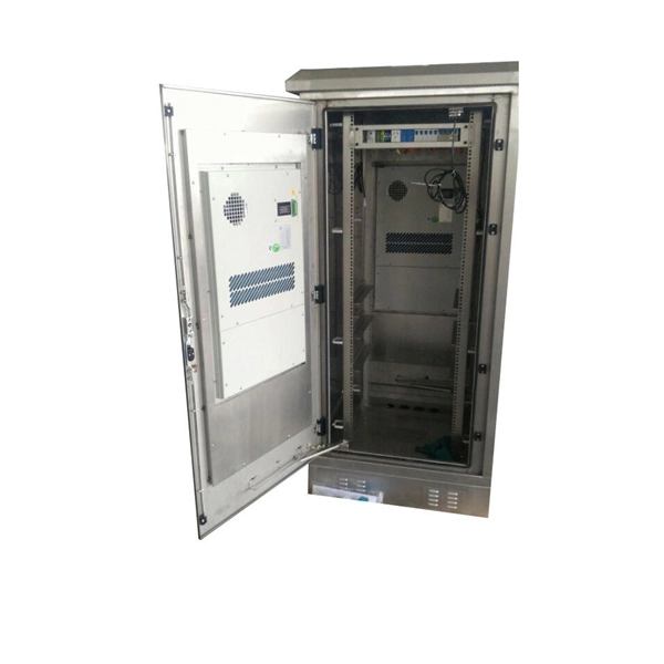 Data Center with 400 Server Racks